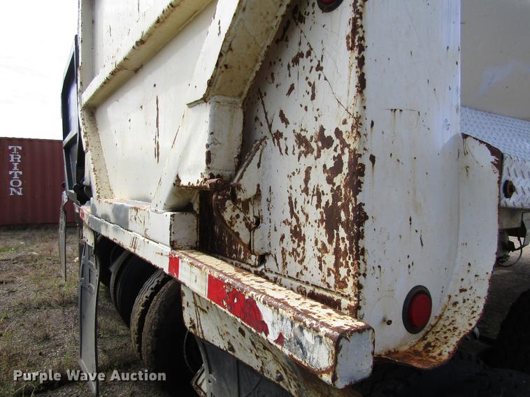 image for item DC0081 2000 Clement RKHL2625 end dump trailer