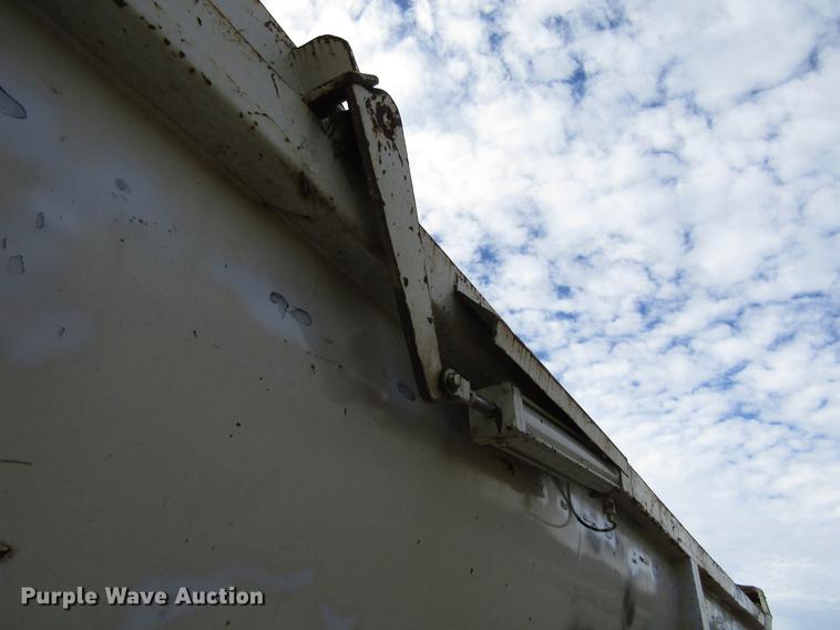 image for item DC0081 2000 Clement RKHL2625 end dump trailer