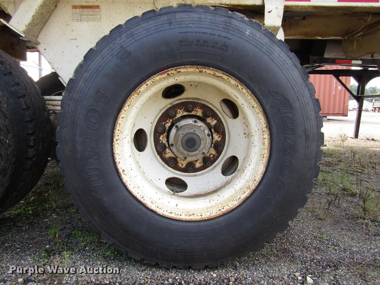 image for item DC0081 2000 Clement RKHL2625 end dump trailer