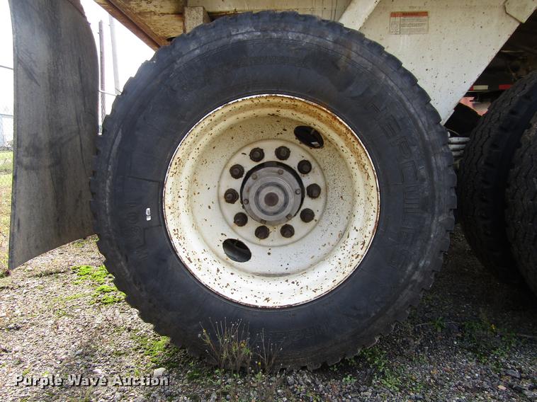 image for item DC0081 2000 Clement RKHL2625 end dump trailer