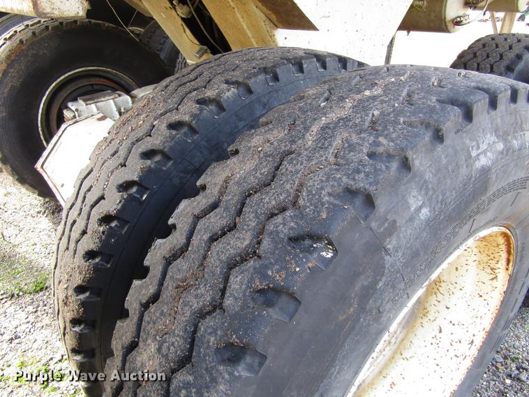 image for item DC0081 2000 Clement RKHL2625 end dump trailer