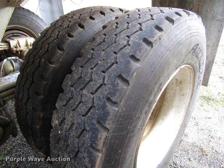 image for item DC0081 2000 Clement RKHL2625 end dump trailer