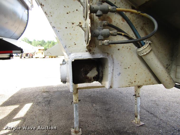 image for item DC0081 2000 Clement RKHL2625 end dump trailer