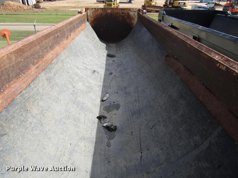 image for item DC0081 2000 Clement RKHL2625 end dump trailer