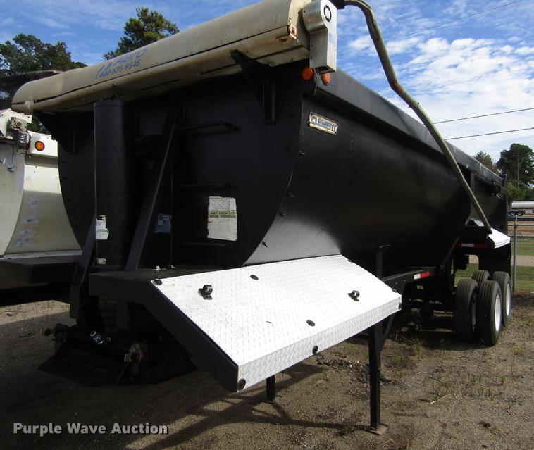 image for item DC0082 2002 Clement RKHL2625 end dump trailer