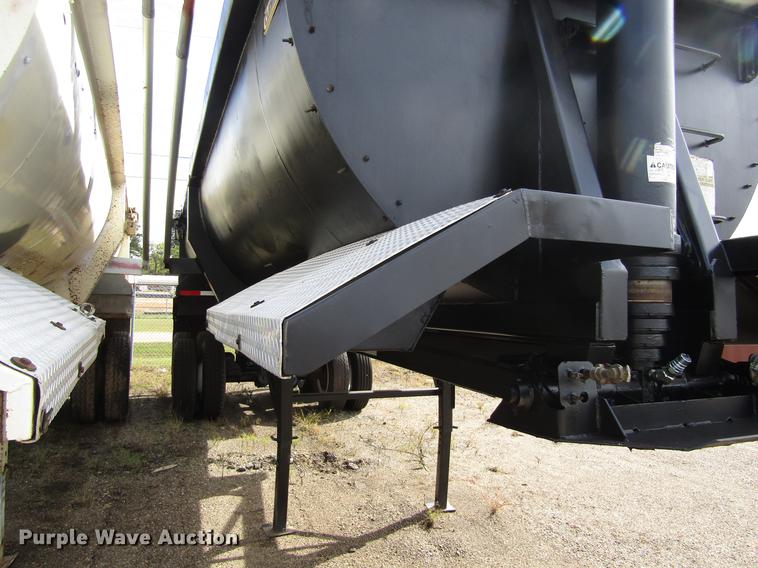 image for item DC0082 2002 Clement RKHL2625 end dump trailer