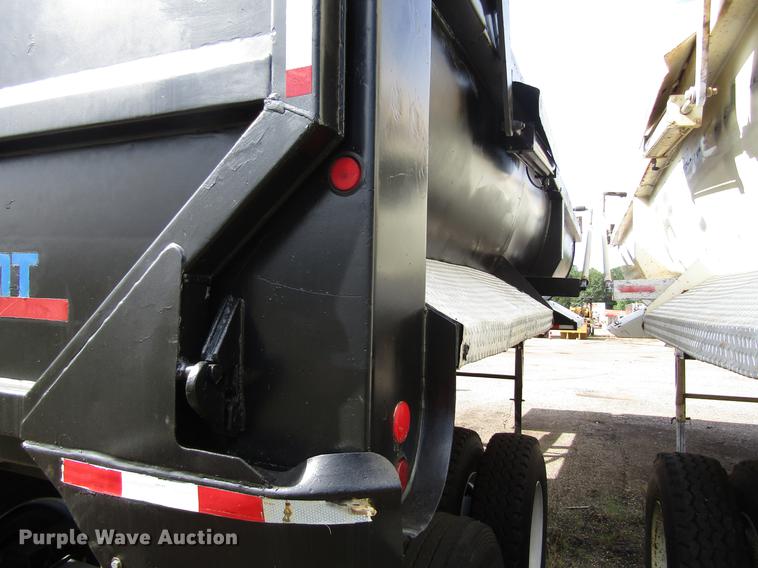 image for item DC0082 2002 Clement RKHL2625 end dump trailer