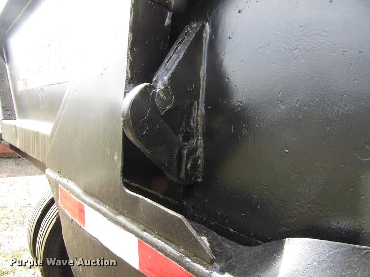 image for item DC0082 2002 Clement RKHL2625 end dump trailer