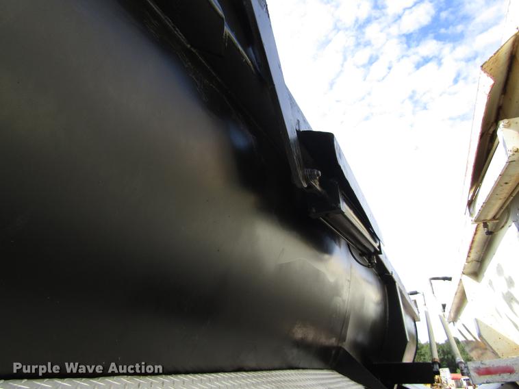 image for item DC0082 2002 Clement RKHL2625 end dump trailer