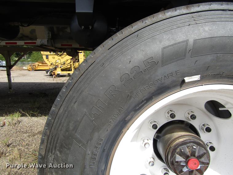 image for item DC0082 2002 Clement RKHL2625 end dump trailer