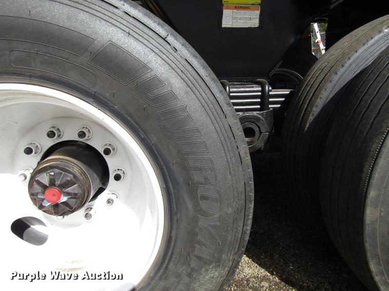 image for item DC0082 2002 Clement RKHL2625 end dump trailer