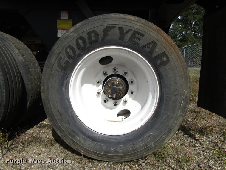 image for item DC0082 2002 Clement RKHL2625 end dump trailer