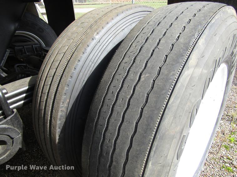 image for item DC0082 2002 Clement RKHL2625 end dump trailer