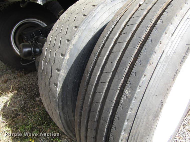 image for item DC0082 2002 Clement RKHL2625 end dump trailer