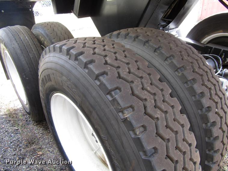 image for item DC0082 2002 Clement RKHL2625 end dump trailer