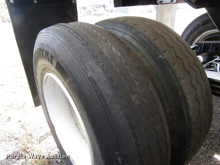 image for item DC0082 2002 Clement RKHL2625 end dump trailer