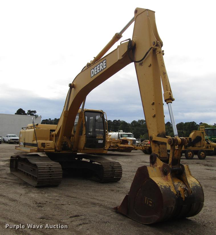 image for item DC0083 2001 John Deere 200LC excavator