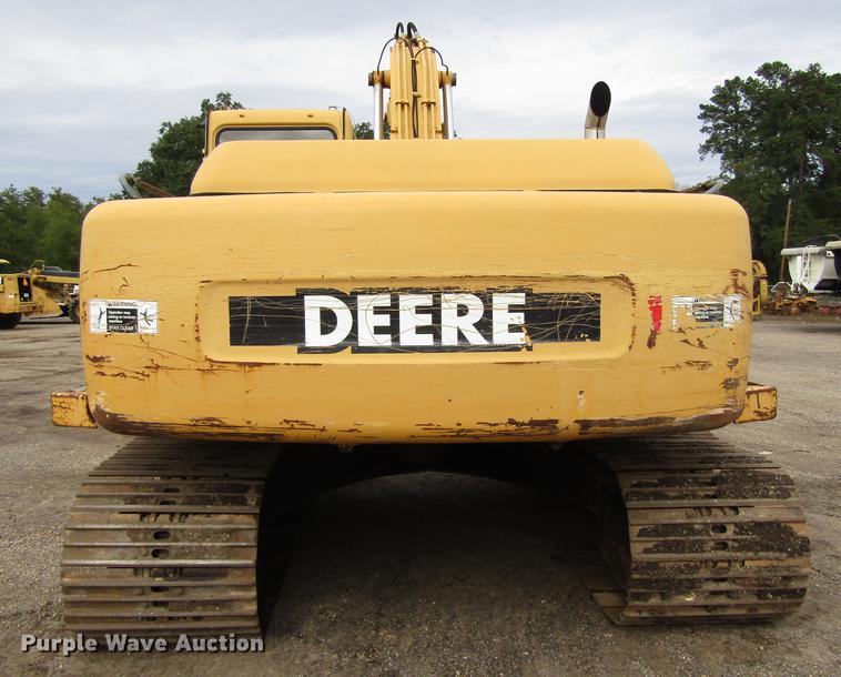 image for item DC0083 2001 John Deere 200LC excavator