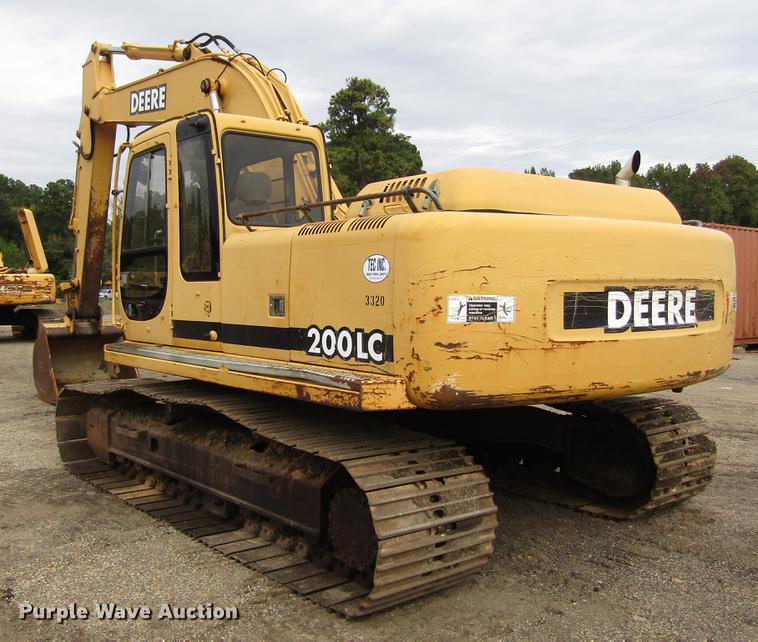 image for item DC0083 2001 John Deere 200LC excavator