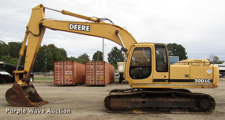 image for item DC0083 2001 John Deere 200LC excavator