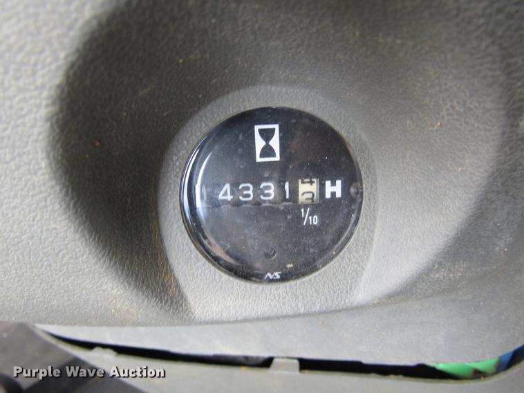 image for item DC0083 2001 John Deere 200LC excavator