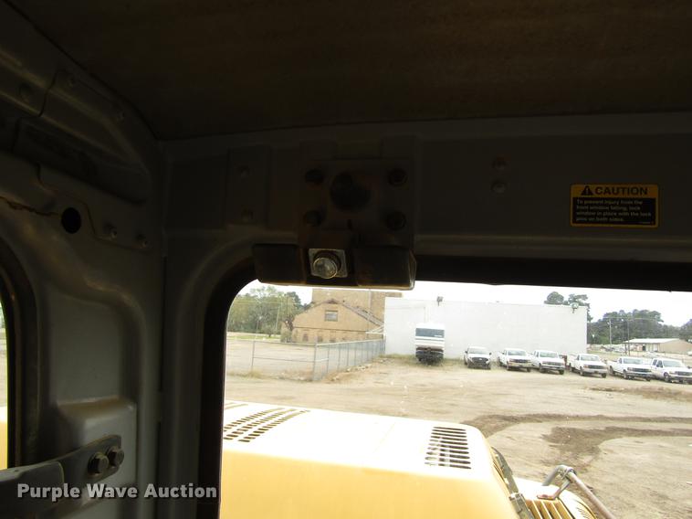 image for item DC0083 2001 John Deere 200LC excavator