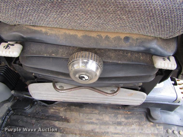 image for item DC0083 2001 John Deere 200LC excavator