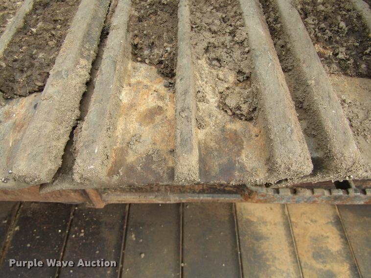 image for item DC0083 2001 John Deere 200LC excavator