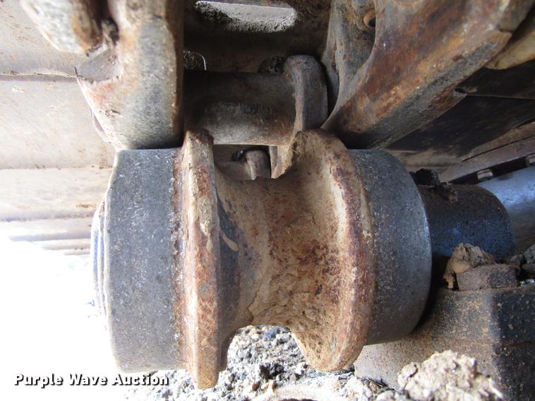 image for item DC0083 2001 John Deere 200LC excavator