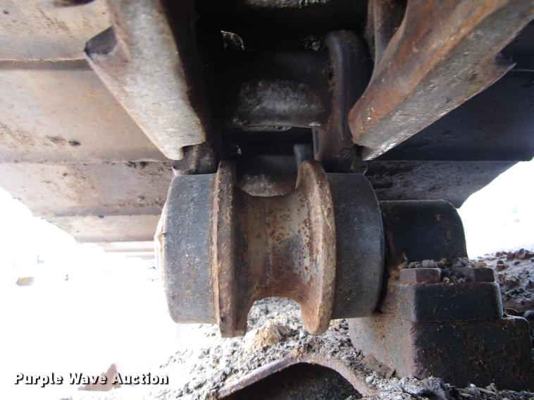 image for item DC0083 2001 John Deere 200LC excavator