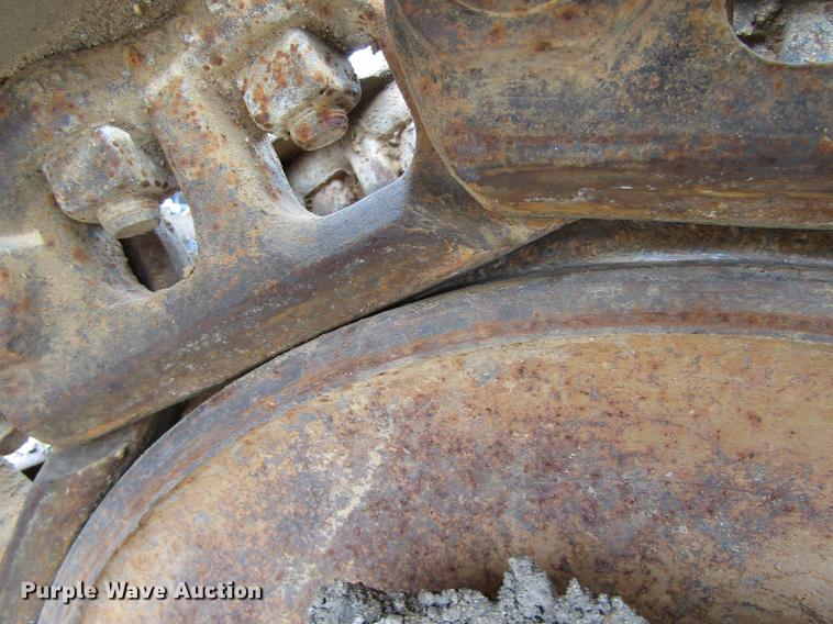 image for item DC0083 2001 John Deere 200LC excavator