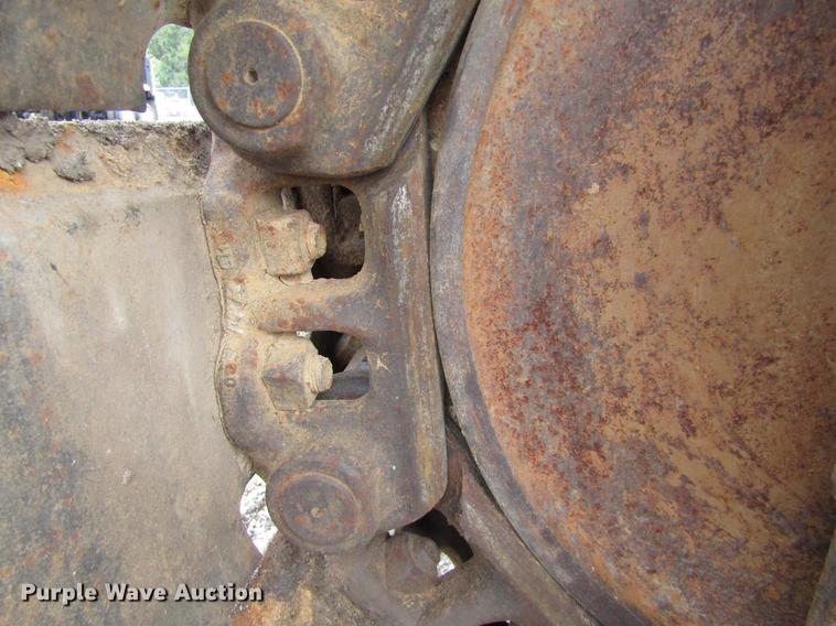 image for item DC0083 2001 John Deere 200LC excavator