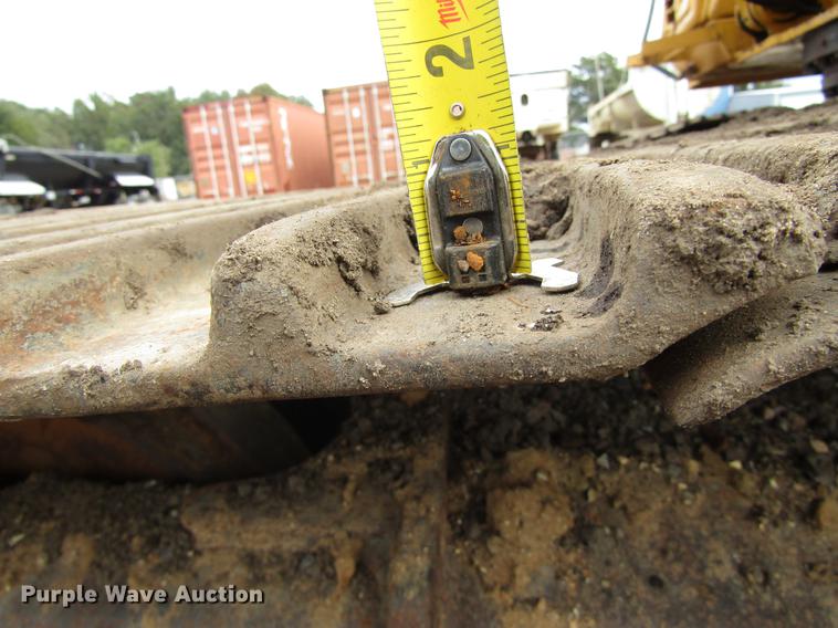 image for item DC0083 2001 John Deere 200LC excavator