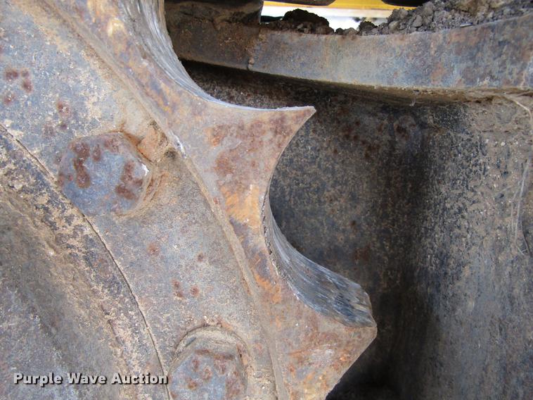 image for item DC0083 2001 John Deere 200LC excavator