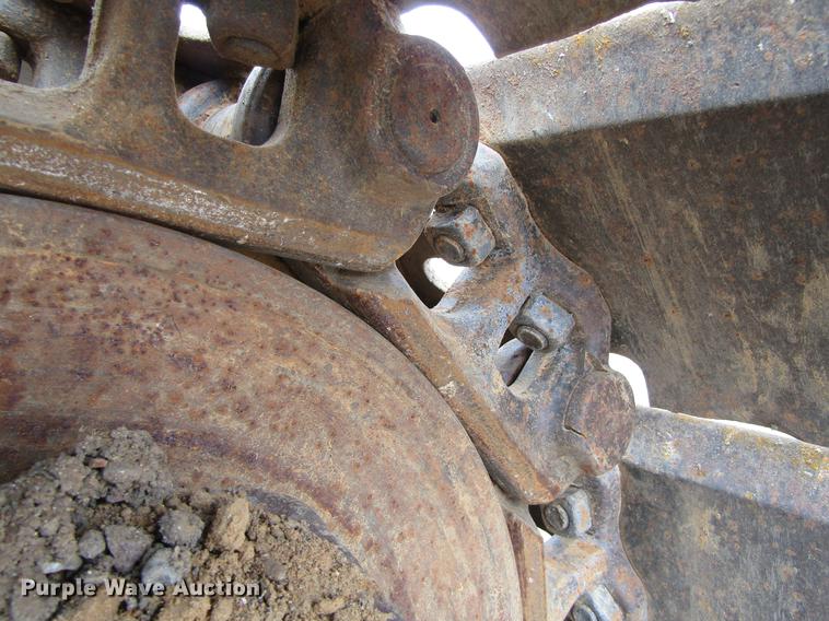 image for item DC0083 2001 John Deere 200LC excavator