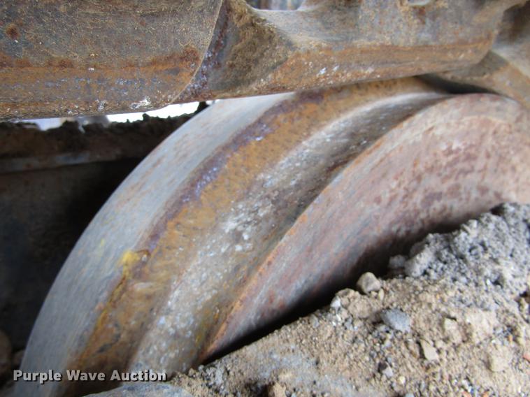 image for item DC0083 2001 John Deere 200LC excavator