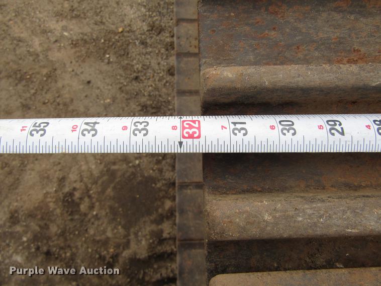 image for item DC0083 2001 John Deere 200LC excavator