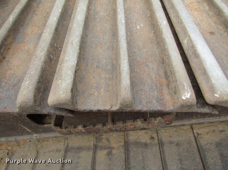 image for item DC0083 2001 John Deere 200LC excavator