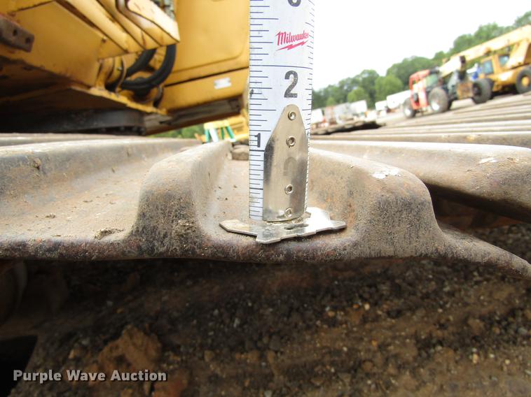 image for item DC0083 2001 John Deere 200LC excavator