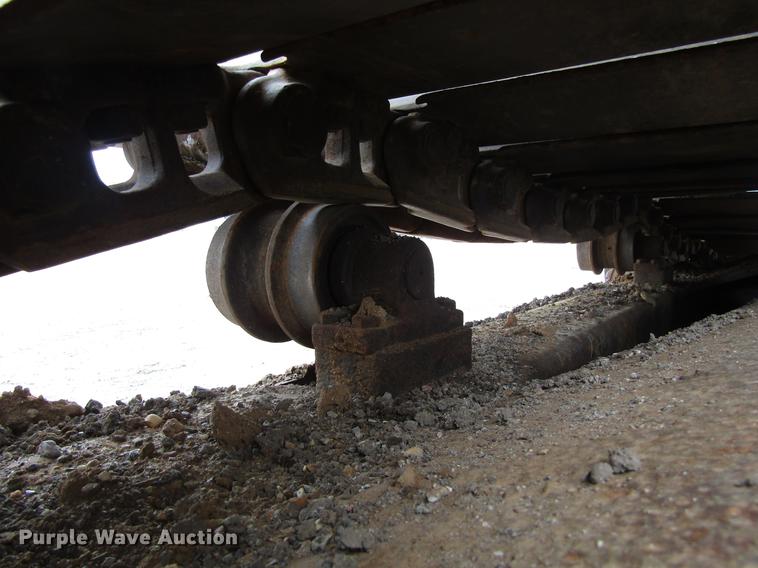 image for item DC0083 2001 John Deere 200LC excavator