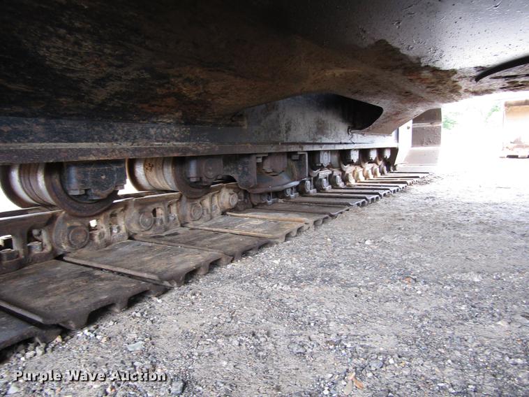 image for item DC0083 2001 John Deere 200LC excavator