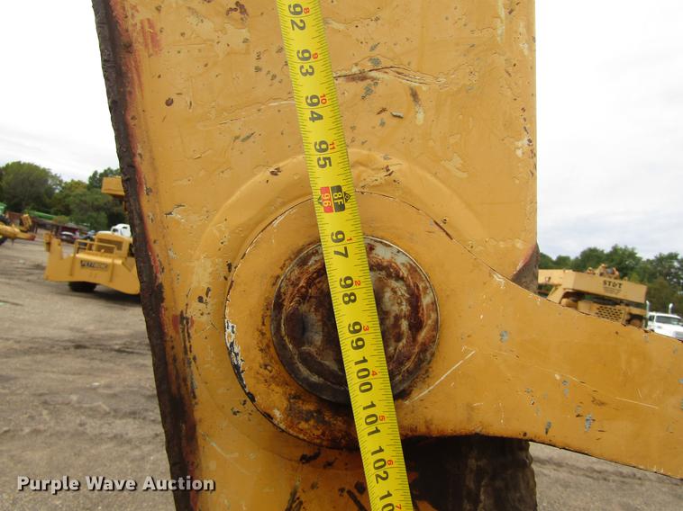 image for item DC0083 2001 John Deere 200LC excavator