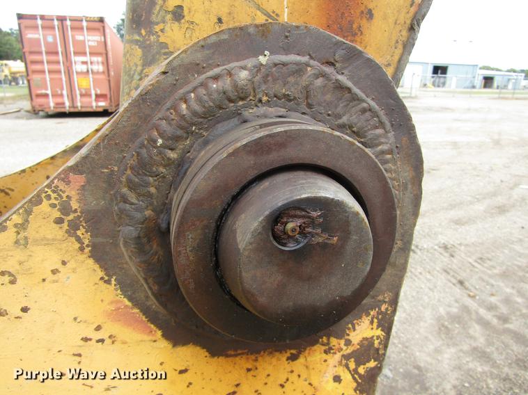 image for item DC0083 2001 John Deere 200LC excavator