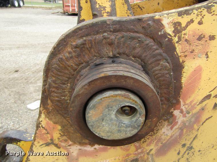 image for item DC0083 2001 John Deere 200LC excavator