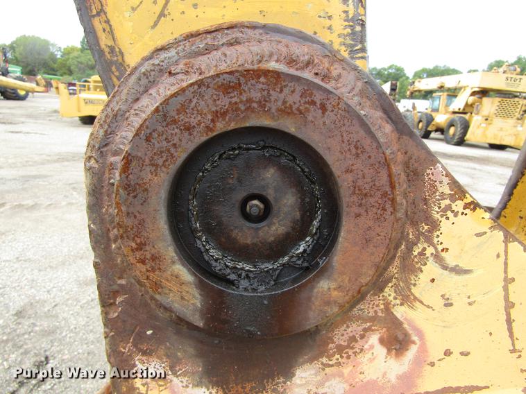 image for item DC0083 2001 John Deere 200LC excavator