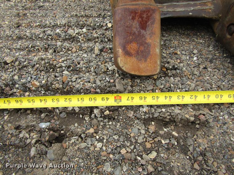 image for item DC0083 2001 John Deere 200LC excavator