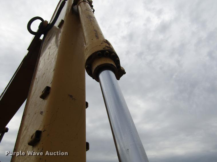 image for item DC0083 2001 John Deere 200LC excavator