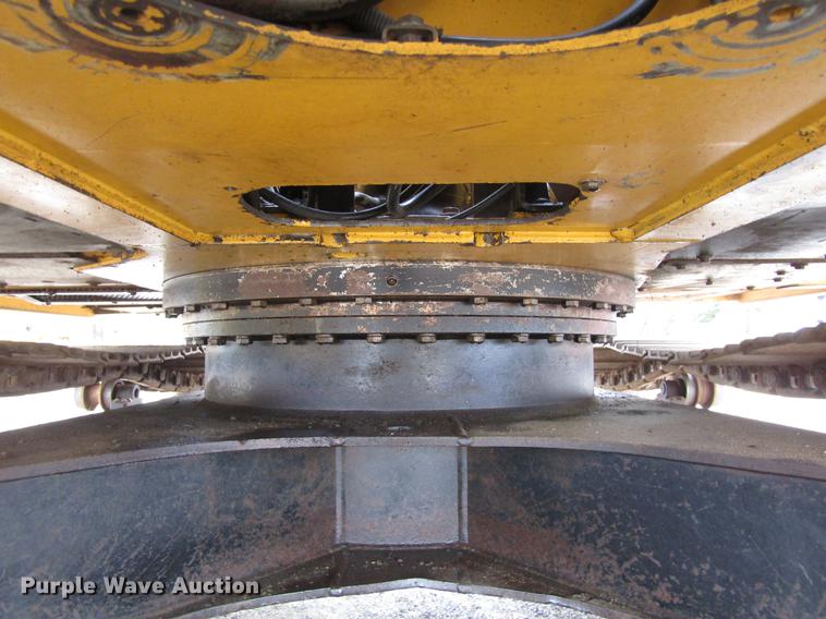 image for item DC0083 2001 John Deere 200LC excavator