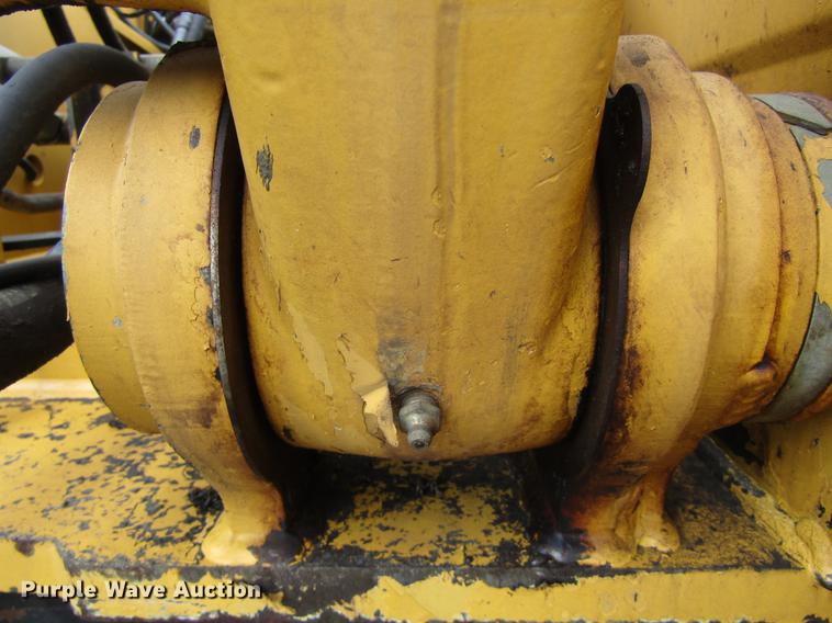 image for item DC0083 2001 John Deere 200LC excavator