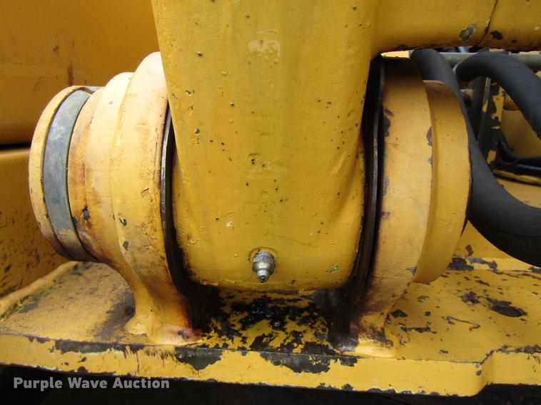 image for item DC0083 2001 John Deere 200LC excavator